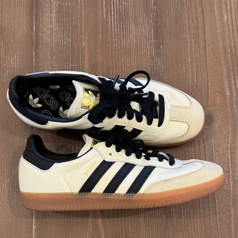 Women’s Adidas Samba Size US 7